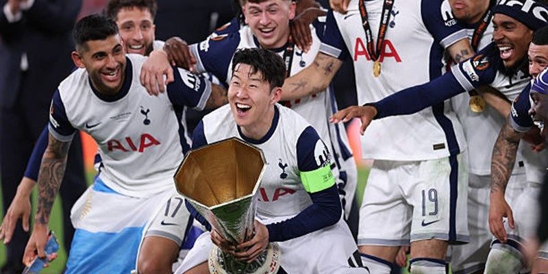 Son Heung-min đã cùng Tottenham Hotspur giải cơn khát danh hiệu gần 2 thập kỷ
