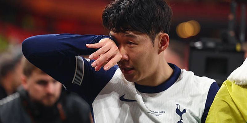 Son Heung-min nâng chiếc cúp đầu tiên trong sự nghiệp