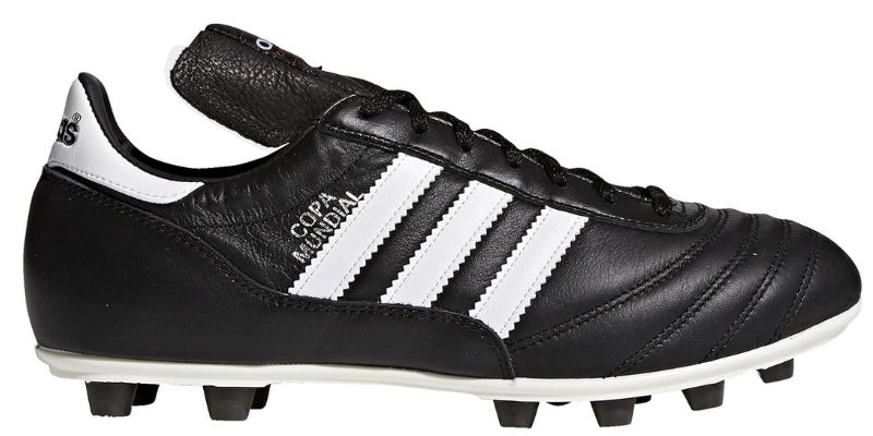 Đôi giày huyền thoại của nhà Adidas với thiết kế không lỗi mốt sau hàng thập kỷ