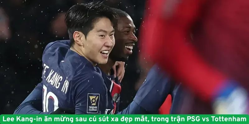 Lee Kang-in ăn mừng sau cú sút xa đẹp mắt, trong trận PSG vs Tottenham.