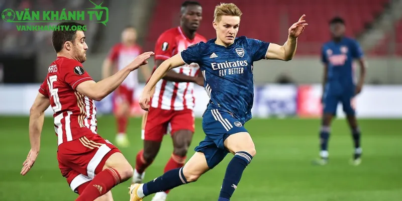 Arsenal quyết duy trì phong độ sân nhà, Olympiacos tìm điểm tại Emirates.